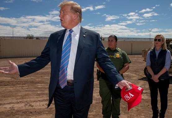混亂升級！ 特朗普走訪美墨邊境，美國這是有“2位總統”在執政？