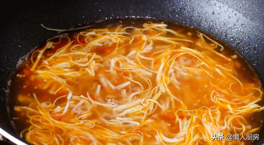 家常豆腐汤怎么做？教你肉末豆腐汤的做法，加了西红柿带酸味