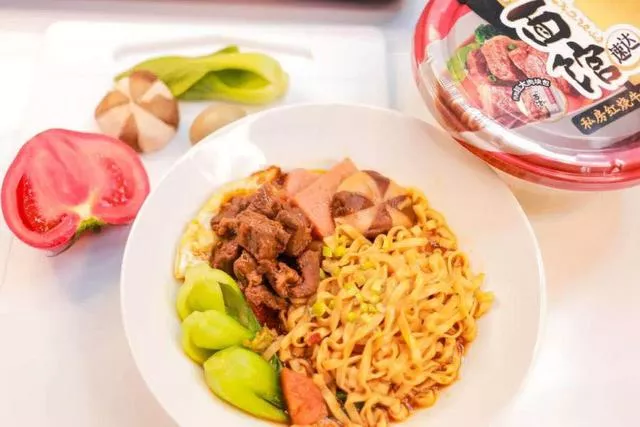 业绩逆势飙升，太空面亮相，康师傅重新定义领袖风范