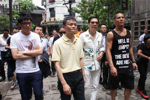 洪金宝坦言有钱是了不起，但是自己不认识马云