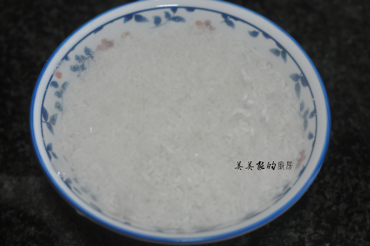 驱车排队2小时，就为糯米饼，咸香酥脆，一口气吃3个，真过瘾