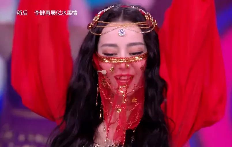 跨年女星集体得罪化妆师，杨幂被嘲像鹦鹉，热