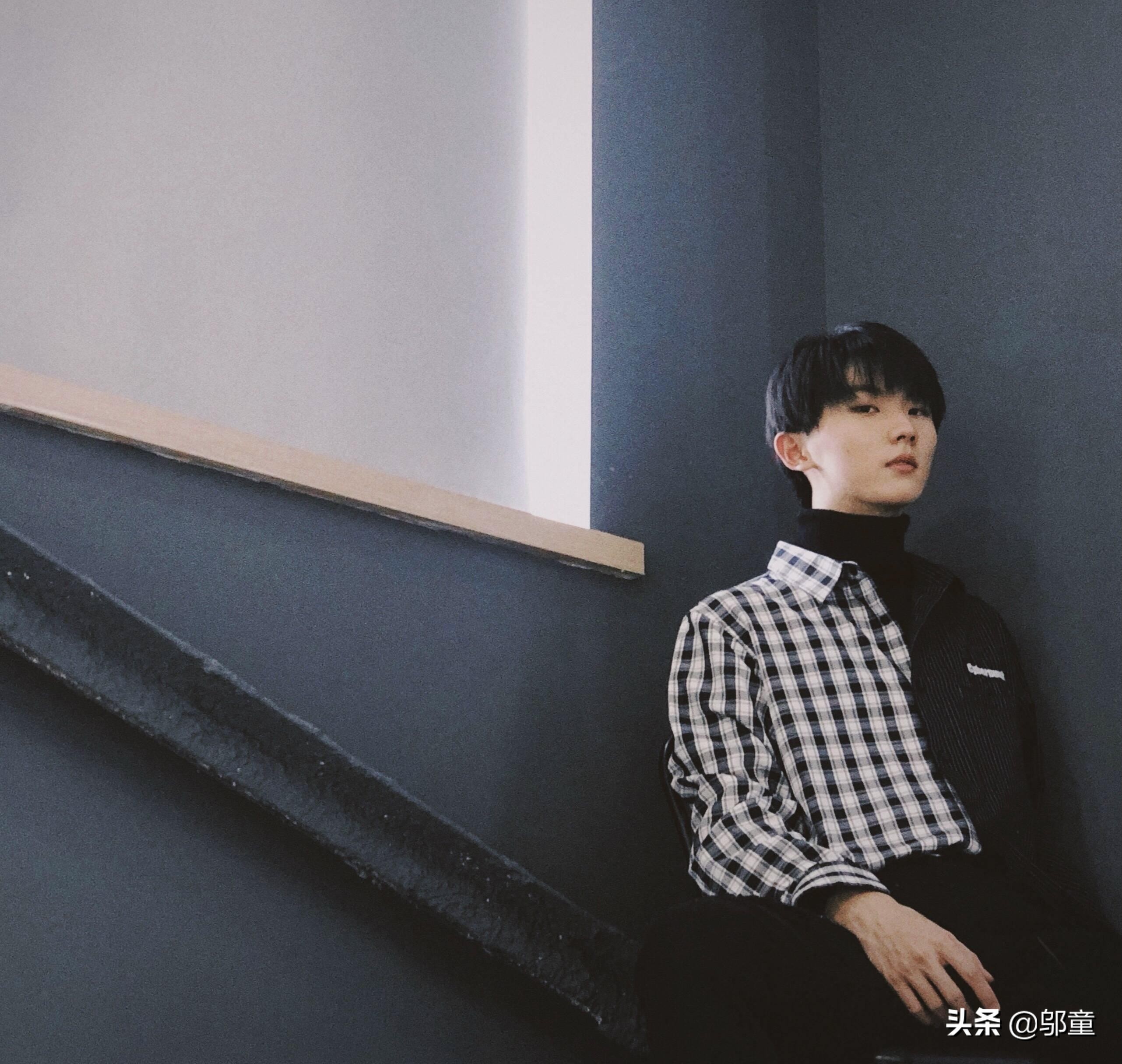 Ma Jiaqi tomb-sweeping day comes home ancestor of hold a memorial ceremony for however as before by bastard chase after pat, he all along gentle also is driven beyond forbearance