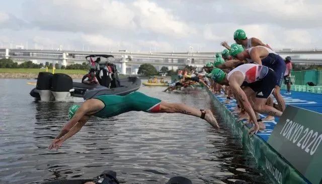 铁人三项选手疑因水污染集体呕吐：在这样水质比赛，会有哪些伤害