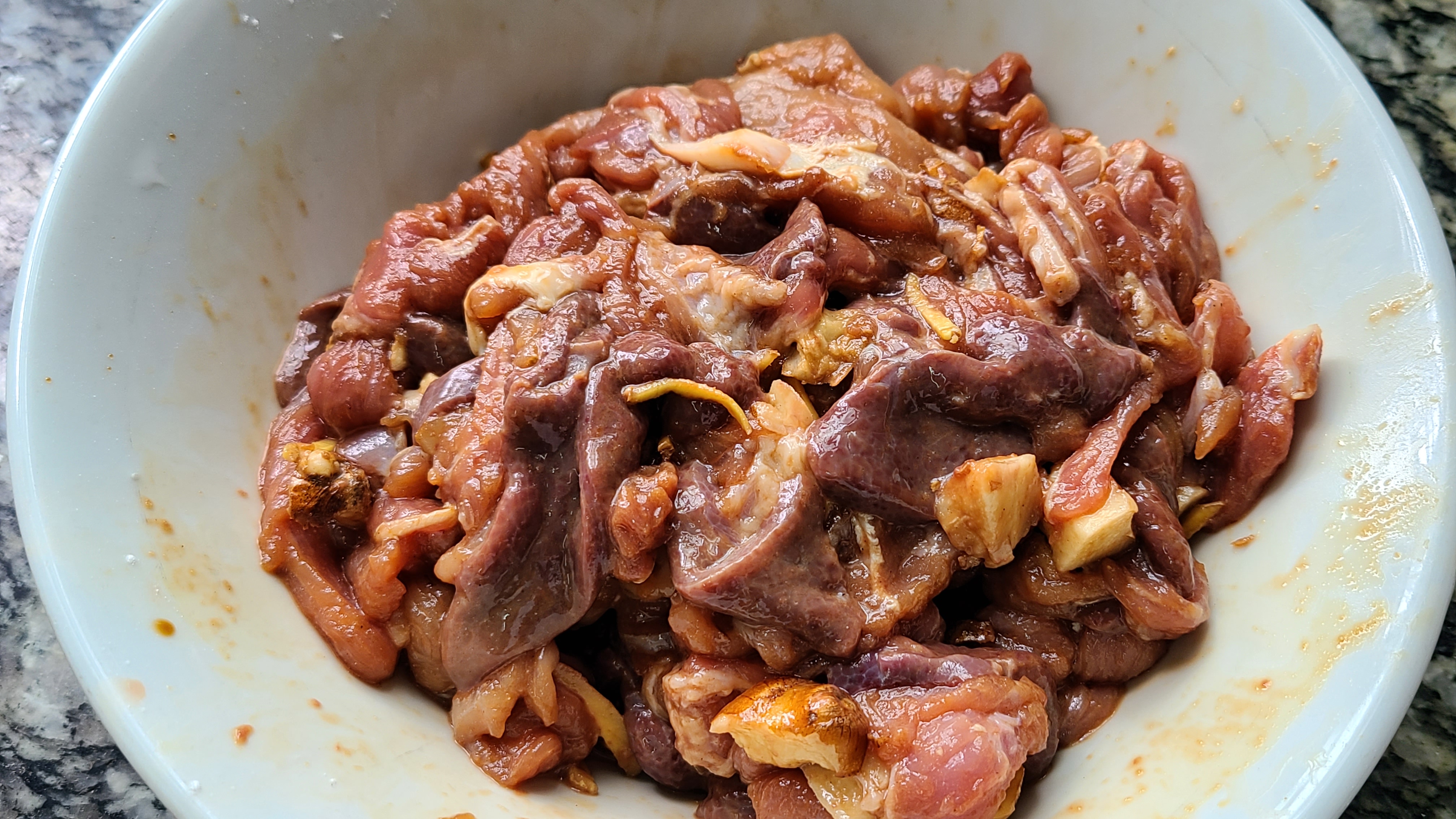 爱吃猪肉别直接炒，教你一个香喷喷的广东做法，简单美味又营养