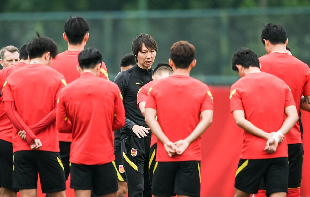深夜23点，国足C罗决战日本，李铁192cm锋霸或携阿兰亮剑