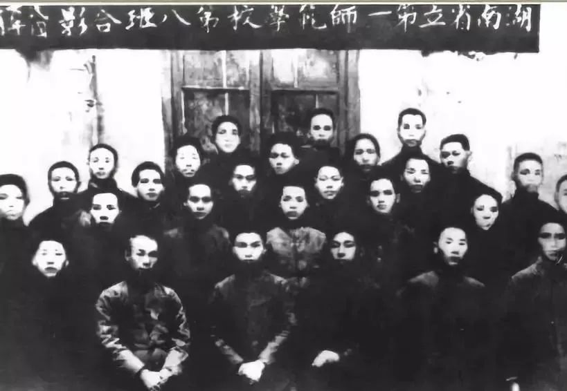 毛泽东同学蒋浩然是烈属，因被划地主捎信进京求助，主席亲自过问