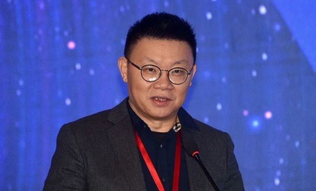 大学同学创业没钱，他仗义支持2百多万，如今他赚到了7百多亿