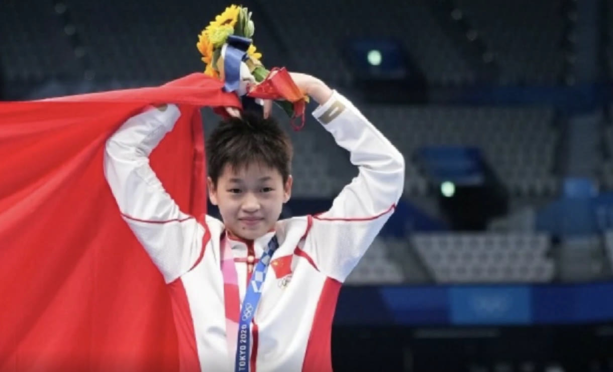 全红婵终于现身了！热情待客让网友惊讶，如今的她真的不一样了