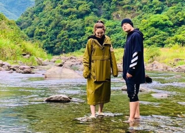 昆凌分享日常，生病時女兒幫按摩，需要老公周杰倫幫忙會發嗲撒嬌