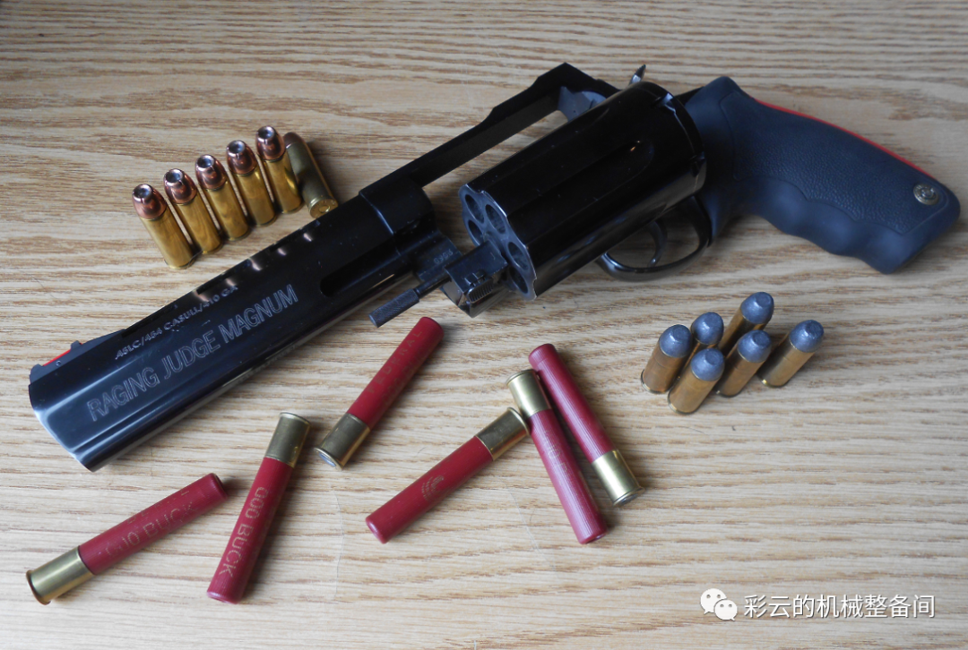 兼容手枪弹和霰弹的“判官”转轮手枪为何在美