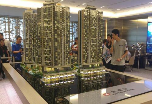 贷款买房和租房的区别太大，30年后被甩几条街