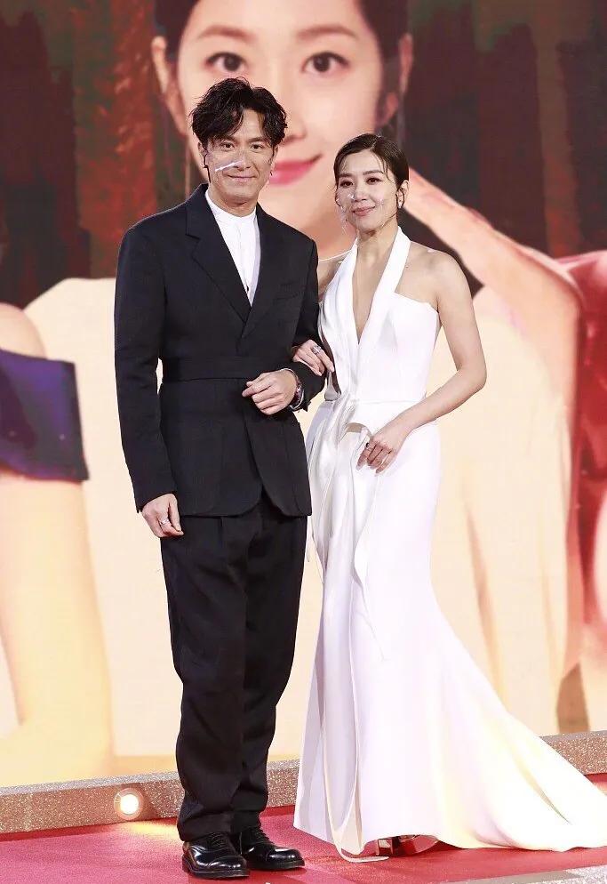 陳豪參加頒獎禮堪稱最佳防疫，3歲女兒看直播隔著屏幕對爸爸撒嬌