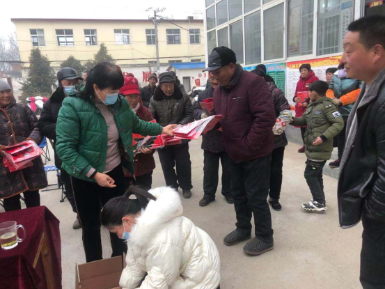 河南省方城县：春节送春联活动为群众送去脱贫振兴精神食粮