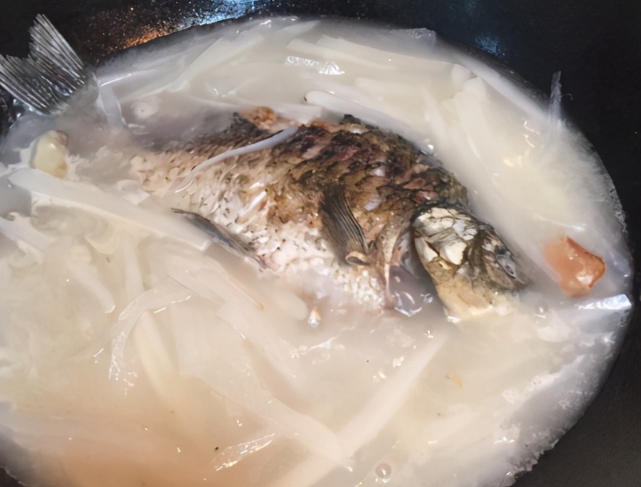 图片[5]-白萝卜鲫鱼汤的做法步骤图 舒服度过冬天-起舞食谱网