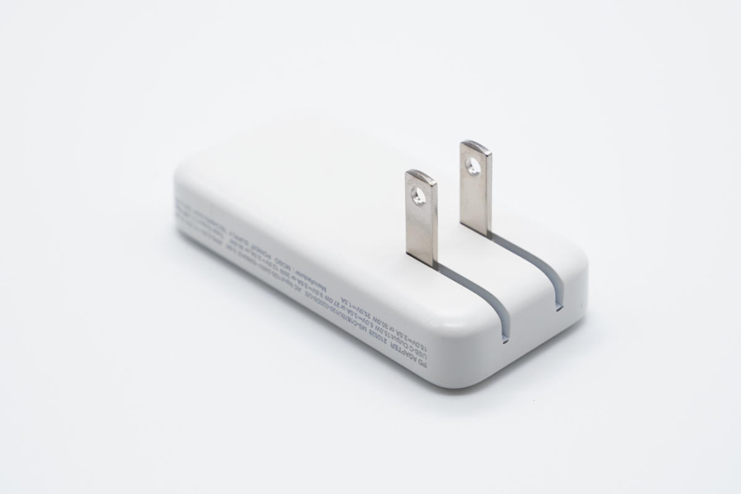 不止OPPO，这些厂商都推出了超薄快充新品