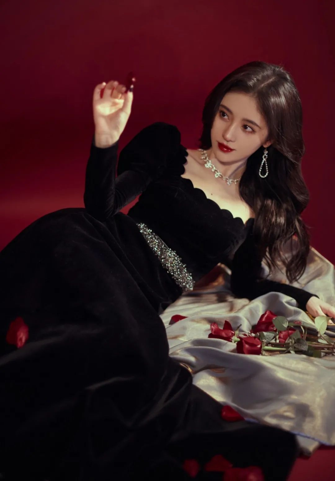 别再“披头散发”了！这4款冬季发型才够美够撩