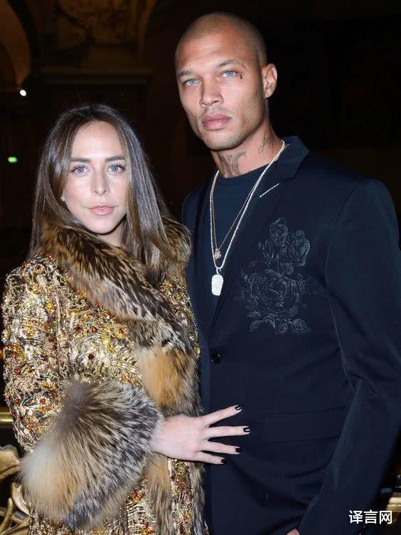 美“最帅囚徒”带娃加入BLM，腹肌耀眼，富婆未