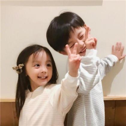 情侣头像小孩一人一张，呆萌一男一女高清