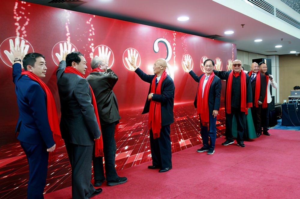 中国教育春晚《健康中国年》新闻发布会在京举行