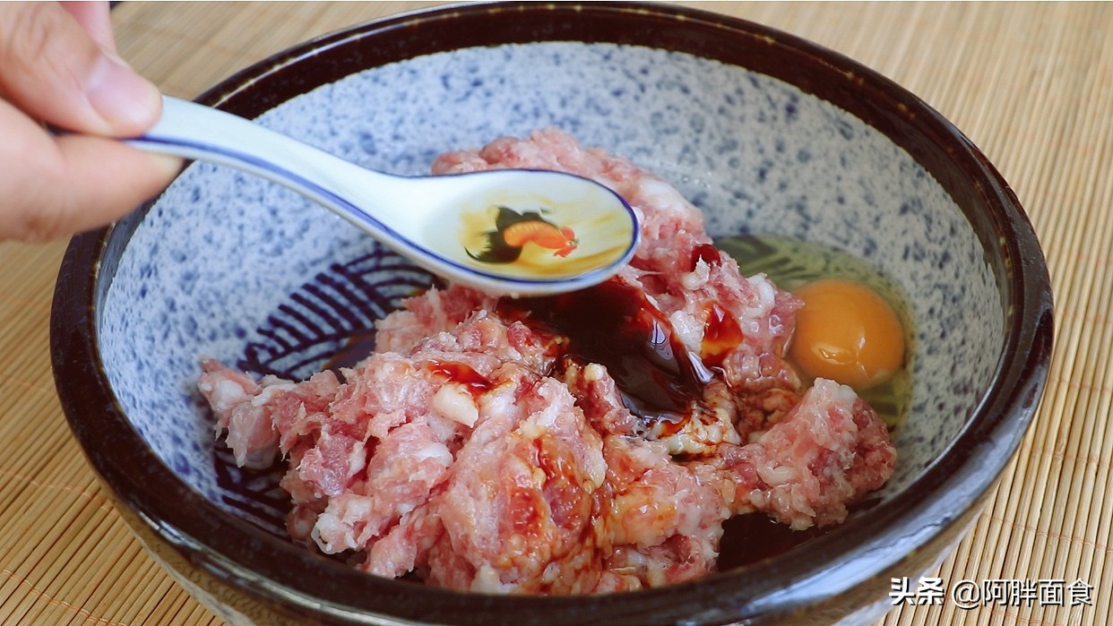 餃子餡好吃有秘訣，從選肉到調餡手把手教你，不腥不柴，鮮嫩多汁