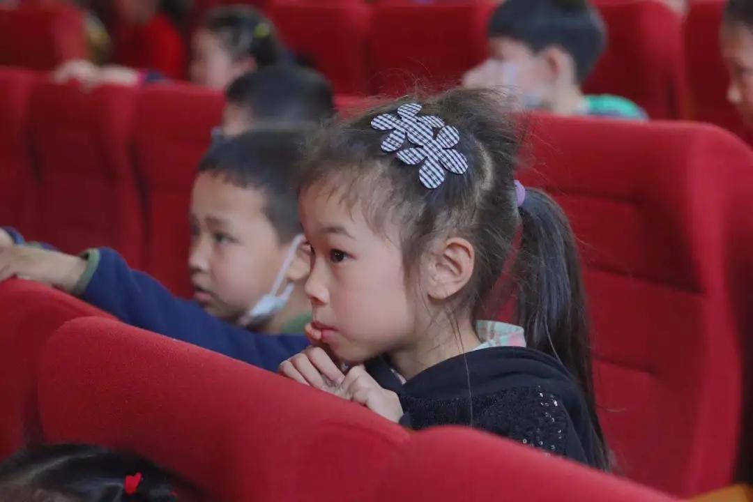 学习雷锋好榜样——成都市华阳中学附小开展爱国主义教育序列活动