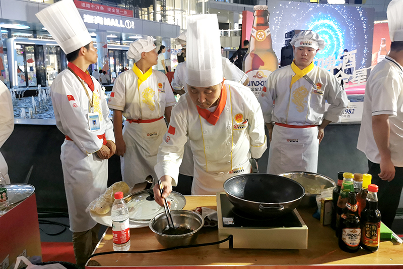 郑州钓鱼台烹饪师生受邀参加“金字招牌菜争霸赛”第五场海选赛