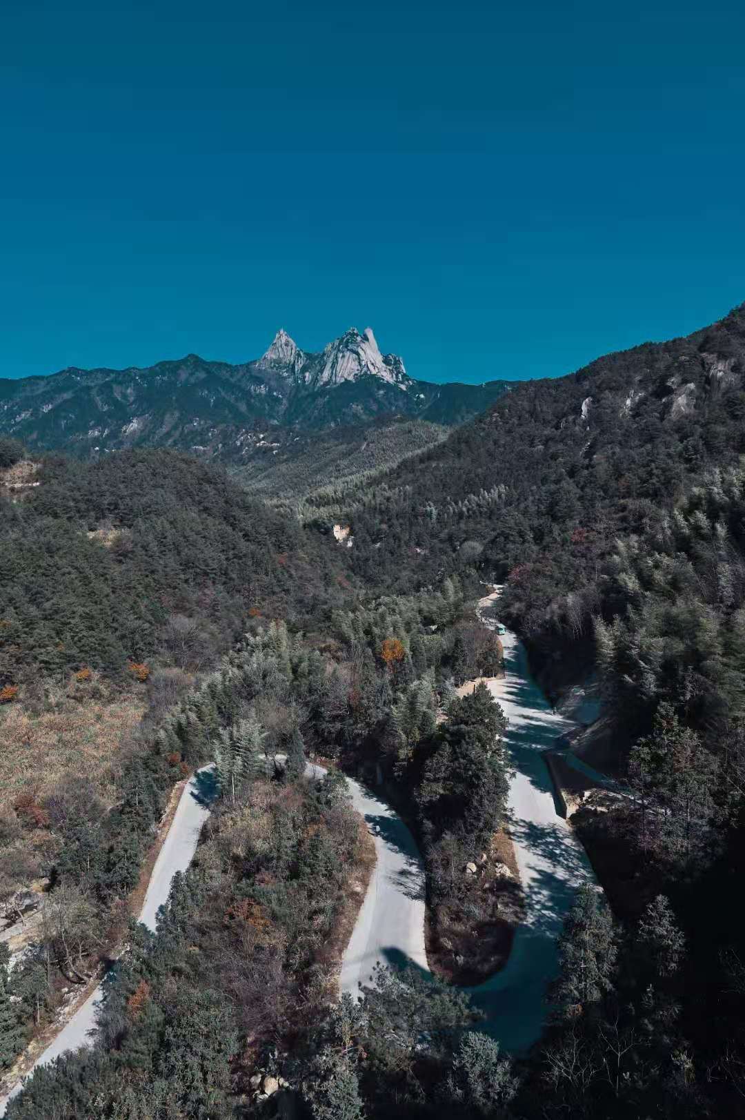 百名武漢戰疫英雄暢游天柱山