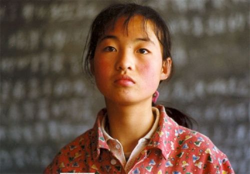 小妞电影：每一个女孩都是一束光，无论年幼