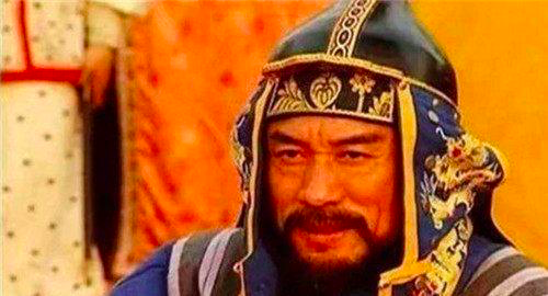 甘肃一农民上交一副盔甲，考古专家一看，大呼