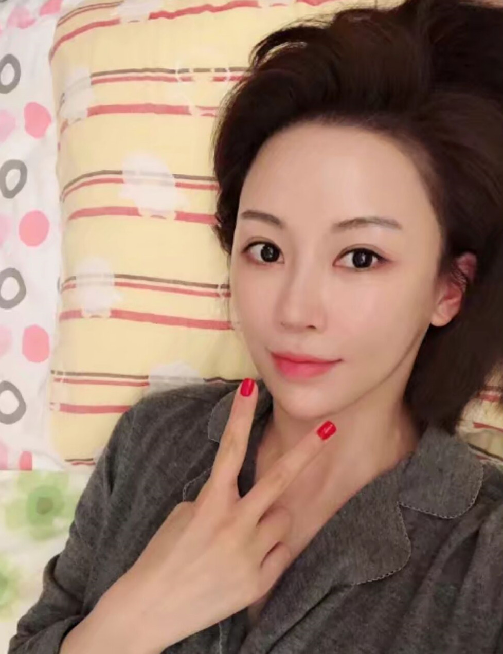 为何潘晓婷年近40还没结婚？看看她洗完澡的自拍