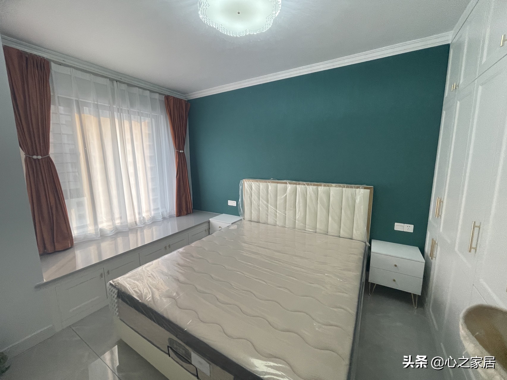 85㎡简约时尚的家装设计，没有玄关就自己打造，空间虽小但很精致