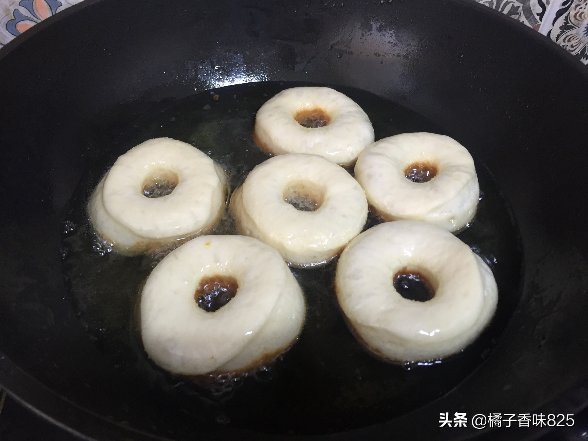 甜甜圈在家做，告別點外賣，蓬鬆酥軟吃起來就收不住嘴，太簡單了