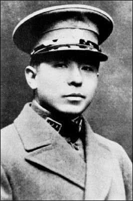 张学良晚年移民美国，生活富裕出手大方，只因