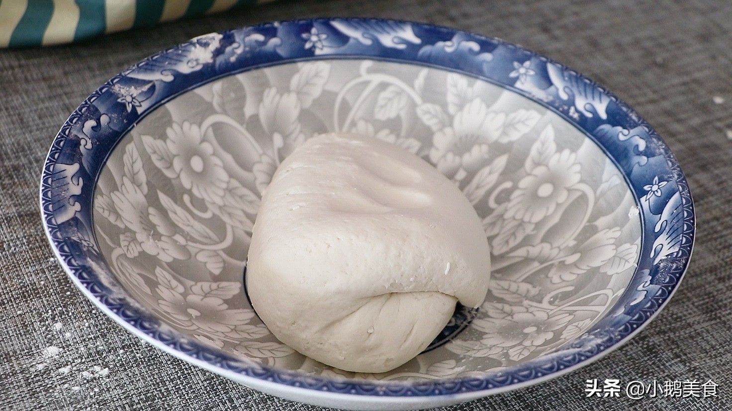 糯米粉這做法實在太好吃了，難怪小吃街那麼火，吃一次就念念不忘