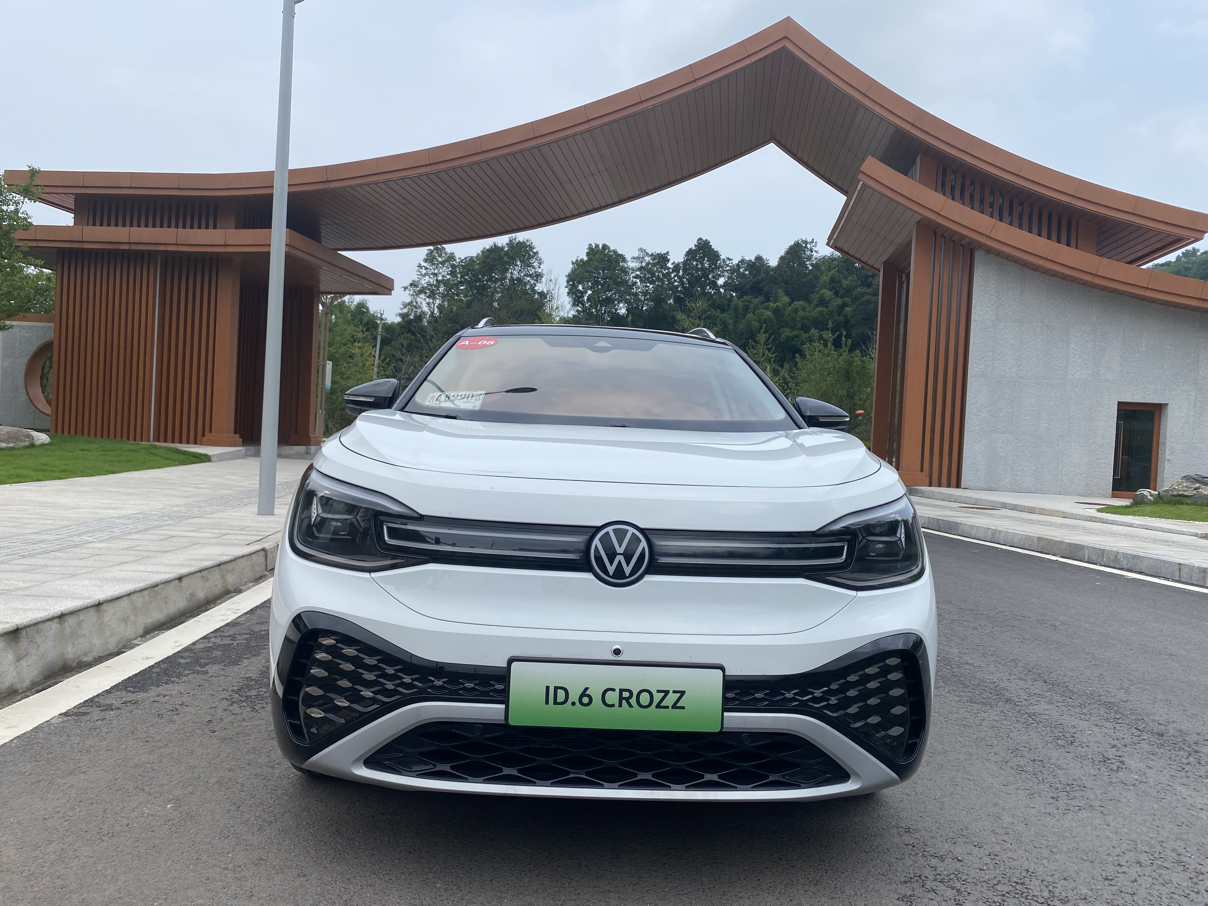 解决三胎刚需？一汽-大众发布6/7座版ID.6 CROZZ