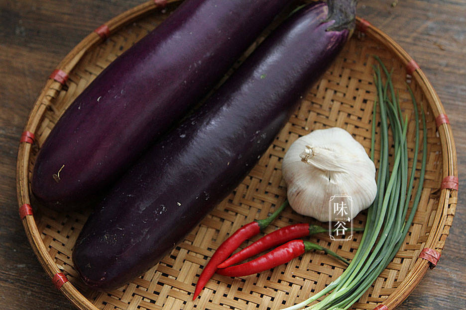 天一热就想吃这菜，鲜嫩解暑营养高，蒸10分钟出锅，浇上料，真香