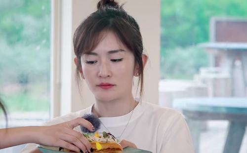 有種“差別”叫月子洗頭，謝娜42天不洗，袁詠儀天天洗，差距太大