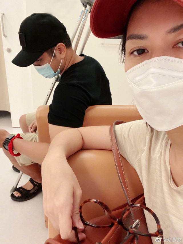 孫燕姿與老公貼頭合照慶結婚十週年，罕曬一家四口全家福超溫馨