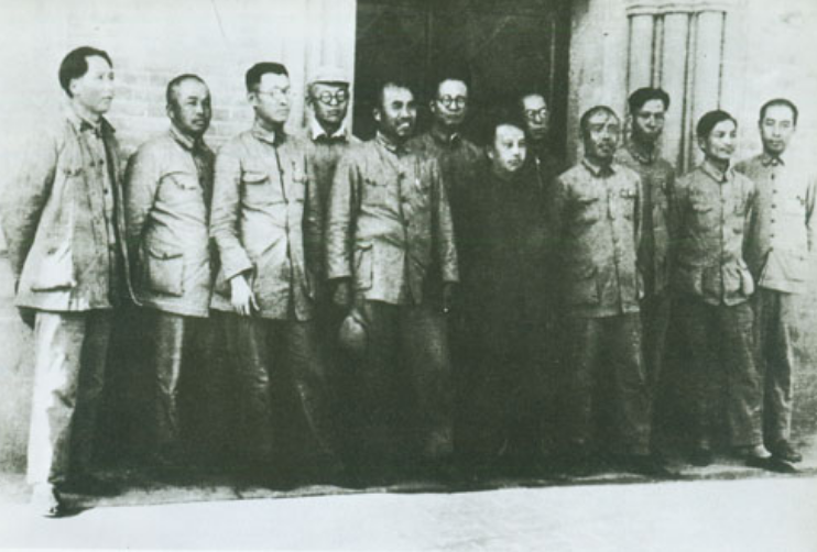 彭德怀三段婚恋，初恋被逼跳崖，原配无奈背叛