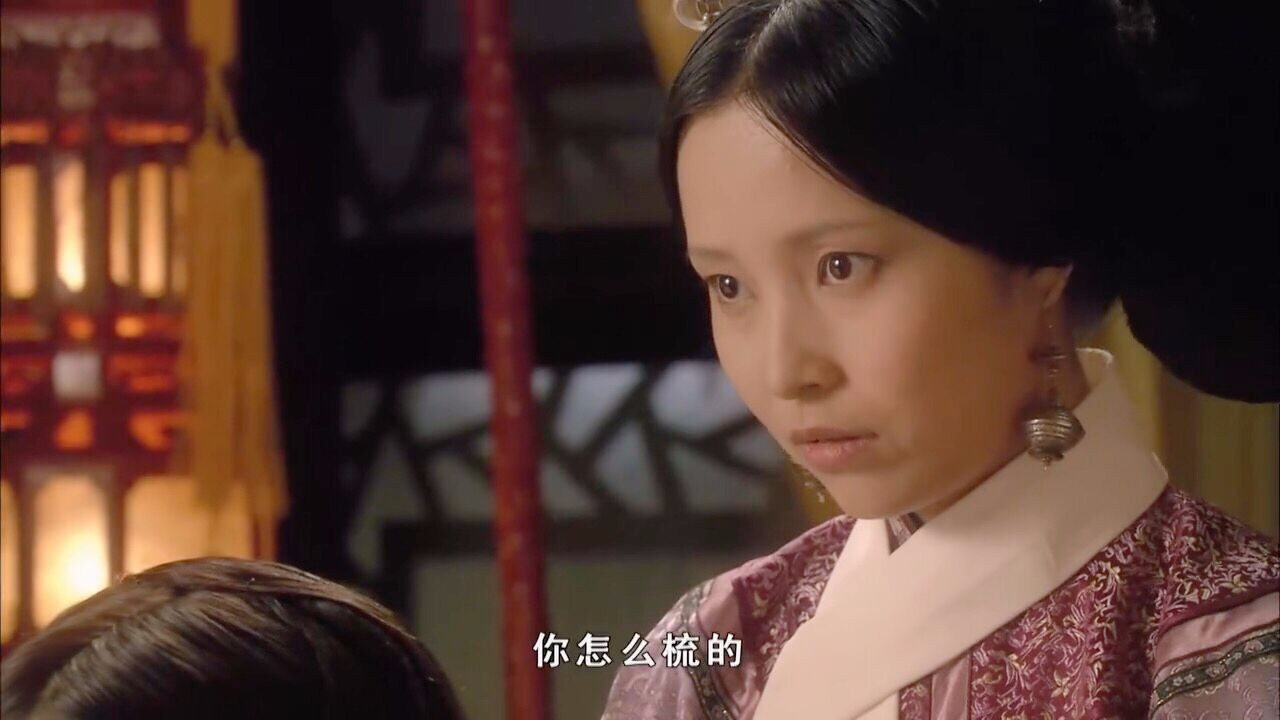 难怪宜修一生无子，你看剪秋的发髻里藏着啥？