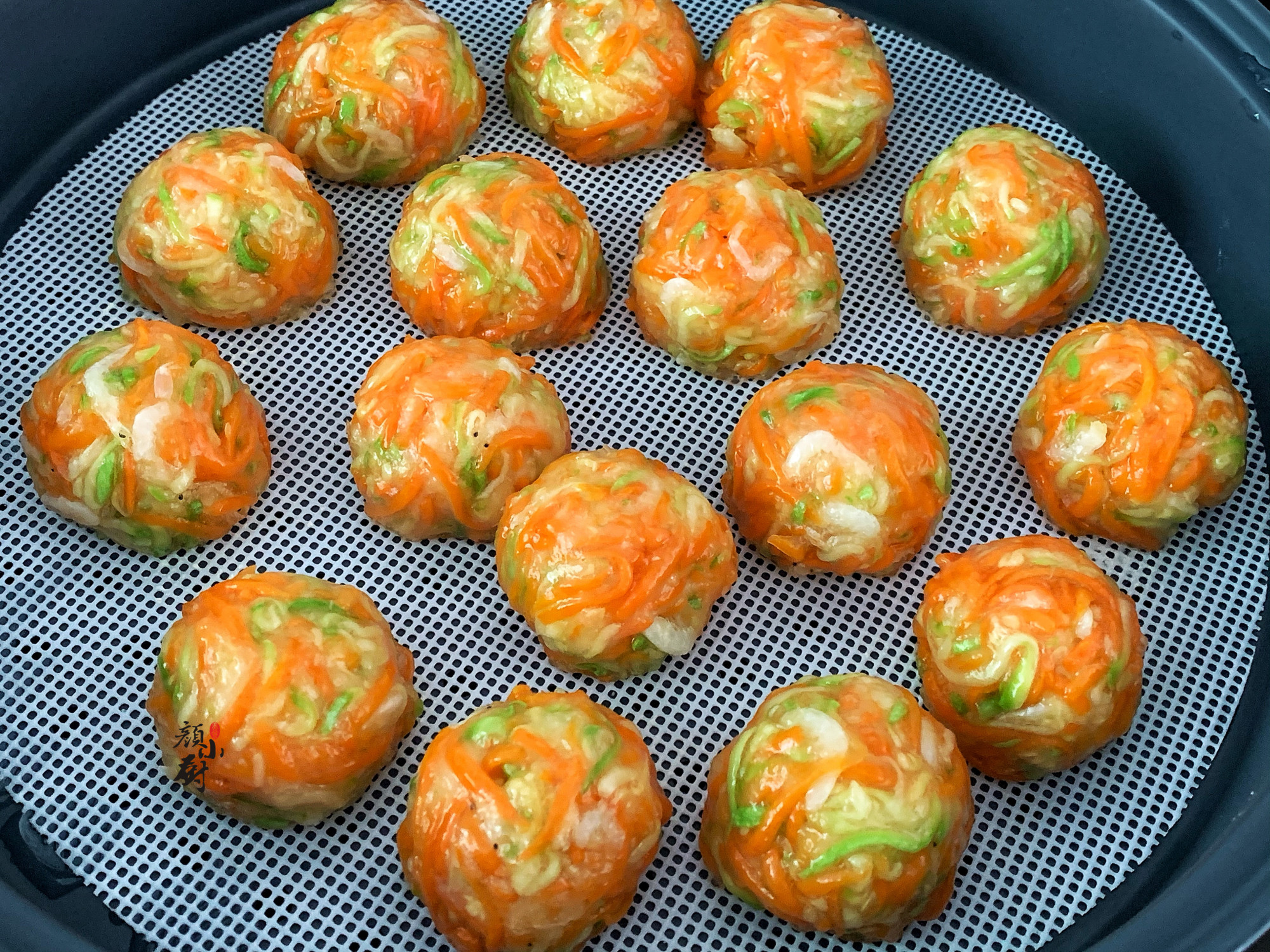 這食材最近吃得多，3元做一盤，搓成小丸子蒸一鍋，蘸料吃真香