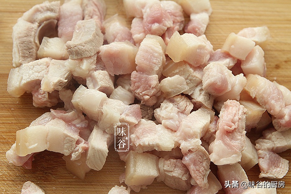 想吃卤肉饭在家就能做，肥而不腻，汤汁拌饭都能吃三碗，太香了