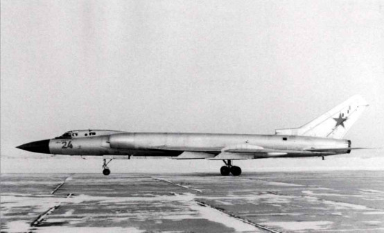 现役最大的战机有多大？和波音737停在一起时，