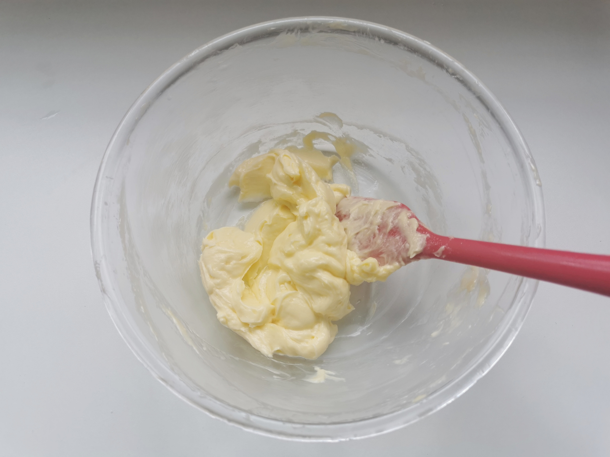 80后妈妈坚持自制零食，今天做的肉松小奶酥，老公儿子抢着吃