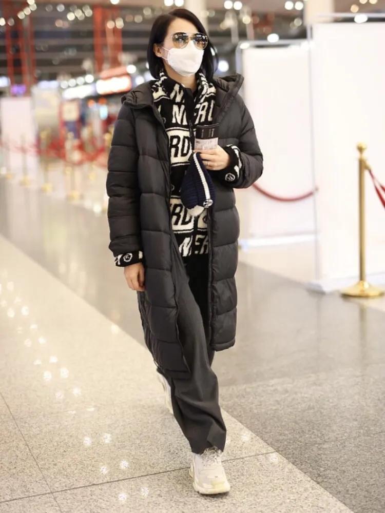 胡杏兒帶小兒子現身機場，奕霖被抱懷中乖巧可愛萌態十足