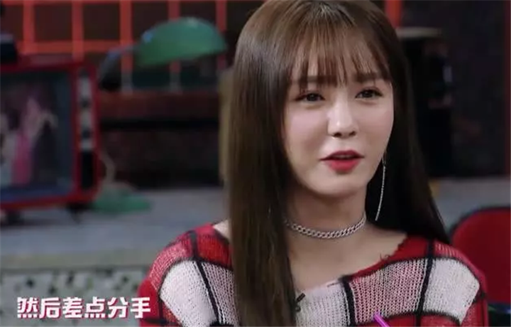 沈梦辰晒大腿受伤照，杨迪火速评论，网友：杜海涛又要吃醋了