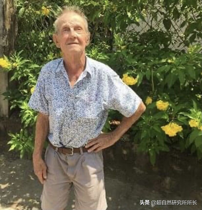 一位法國老人的外星之旅，帶回了一切未解之謎的終極答案