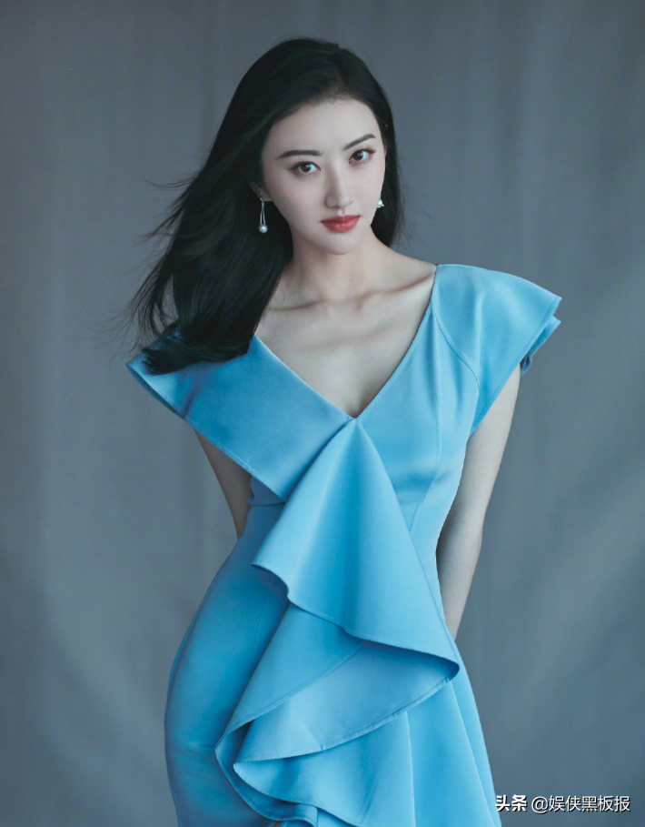 “冰雪薇甜”中就属景甜最“胖”，看她在片场的吃相，就知懂美食