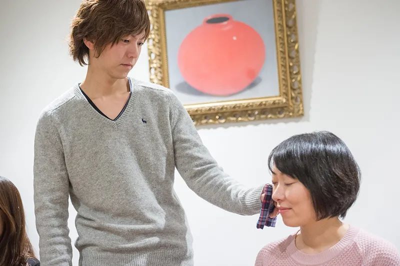 日本流行“上门陪哭服务”，让帅哥帮你擦眼泪！备受女性欢迎…